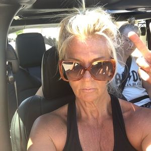 Meet your Posher, Caroline